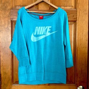 Nike women’s 3/4 length sleeve T-shirt. Sz L